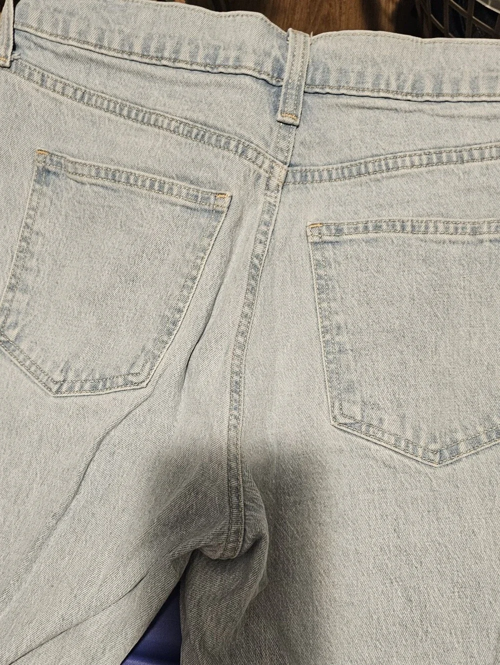 GAP DENIM- High-Rise Mom Jeans in Light Blue Sz. 29/8R